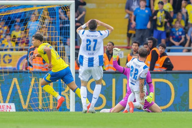 28.08.2026, xtgx Fussball - 2.Bundesliga Eintracht Braunschweig - Hertha BSC Berlin emspor, v.l. Tor zum 1:0 durch Yann Sturm (Braunschweig, 7) (DFL DFB REGULATIONS PROHIBIT ANY USE OF PHOTOGRAPHS as IMAGE SEQUENCES and or QUASI-VIDEO) Braunschweig *** August 28, 2026, xtgx Soccer 2. Bundesliga Eintracht Braunschweig Hertha BSC Berlin emspor, from left: Goal for the 1-0 lead by Yann Sturm (Braunschweig), 7 DFL and DFB regulations prohibit any use of photographs as image sequences and or quasi-video Braunschweig