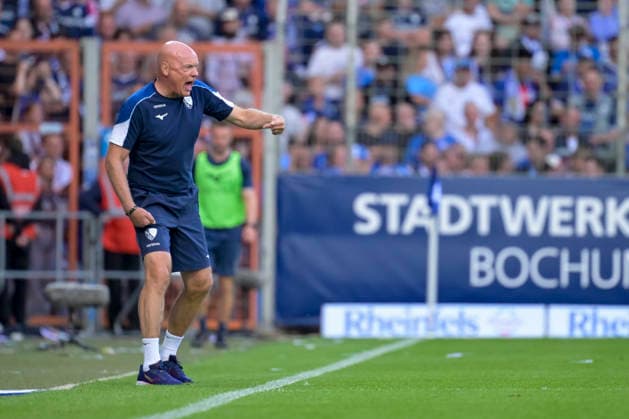 Trainer Uwe Roesler (VfL Bochum) gestikuliert waehrend des spiels der 2. Bundesliga zwischen VfL Bochum und VfL Osnabrueck, Vonovia Ruhrstadion am 28. August 2026 in Bochum, Deutschland. (Foto von Max Maiwald DeFodi Images) +++ Trainer Uwe Roesler (VfL Bochum) gestures during the 2nd Bundesliga match between VfL Bochum and VfL Osnabrueck at Vonovia Ruhrstadion on August 28, 2026 in Bochum, Germany. (Photo by Max Maiwald DeFodi Images) DFB DFL REGULATIONS PROHIBIT ANY USE OF PHOTOGRAPHS AS IMAGE SEQUENCES AND OR QUASI-VIDEO. (Photo by Max Maiwald DeFodi Images) - *** VfL Bochum coach Uwe Roesler gestures during the 2. Bundesliga match between VfL Bochum and VfL Osnabrück at the Vonovia Ruhrstadion on August 28, 2026, in Bochum, Germany. Photo by Max Maiwald, DeFodi Images. Coach Uwe Roesler of VfL Bochum gestures during the 2nd Bundesliga match between VfL Bochum and VfL Osnabrück at the Vonovia Ruhrstadion on August 28, 2026 in Bochum, Germany. Photo by Max Maiwald, DeFodi Images. DFB and DFL regulations prohibit any use of photographs as image sequences and or quasi-video. Photo by Max Maiwald, DeFodi Images.