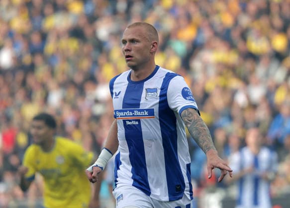 Jon Dagur Thorsteinsson (Hertha BSC Berlin) trifft zum 2-1 Fussball, Herren, Saison 2026 2027 2.BL, Eintracht Stadion, Eintracht Braunschweig gegen Hertha BSC Berlin DFL REGULATIONS PROHIBIT ANY USE OF PHOTOGRAPHS AS IMAGE SEQUENCES AND OR QUASI-VIDEO. *** Jon Dagur Thorsteinsson: Hertha BSC Berlin wins 2–1. Soccer, Men s, 2026–2027 Season, 2. Bundesliga, Eintracht Stadium, Eintracht Braunschweig vs. Hertha BSC Berlin. DFL regulations prohibit any use of photographs as image sequences and or quasi-video.