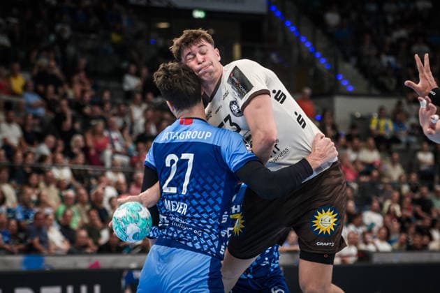 Soeren Steinhaus, Bergischer HC, 53 vs. Philipp Meyer, TVB Stuttgart, 27 GER, TVB Stuttgart vs. Bergischer HC, Opel HBL, Handball, Bundesliga, Matchday 1, 2026–2027 season, August 28, 2026 GER, TVB Stuttgart vs. Bergischer HC, Opel HBL, Handball, Bundesliga, Matchday 1, 2026–2027 season, August 28, 2026 Stuttgart Copyright: xSandyxDinkelackerx EP_SDR