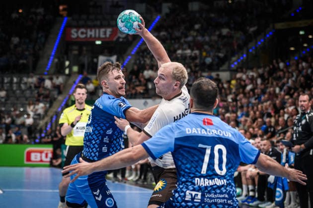 Fynn Hangstein (Bergischer HC), 10, between Simone Mengon (TVB Stuttgart), 15, and Mohamed Amine Darmoul (TVB Stuttgart), 70 GER, TVB Stuttgart vs. Bergischer HC, Opel HBL, Handball, Bundesliga, Matchday 1, 2026–2027 season, August 28, 2026 GER, TVB Stuttgart vs. Bergischer HC, Opel HBL, Handball, Bundesliga, Matchday 1, 2026–2027 season, August 28, 2026 Stuttgart Copyright: xSandyxDinkelackerx EP_SDR
