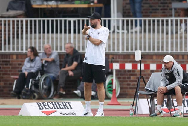 August 28, 2026, Men s Soccer, 2026–2027 Season, Bavarian Regional League, Matchday 6: 1 FC Schweinfurt 1905 vs. SpVgg Greuther Fürth II; Jan Gernlein, head coach of 1 FC Schweinfurt 1905, gesturing with his arms and hands while giving instructions at the Sachs Stadium in Schweinfurt, Bavaria, Germany