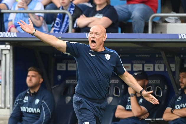 Trainer Uwe ROESLER (Rösler, BO) gibt Anweisungen an seine Spieler,, Gestik, Geste, gestikuliert, Fussball 2. Bundesliga, 3. Spieltag, VfL Bochum (BO) - VfL Osnabrueck (OS) am 28.08.2026 im Vonovia Ruhrstadion Bochum Deutschland. DFL regulations prohibit any use of photographs as image sequences and or quasi-video Â *** Coach Uwe ROESLER (Rösler), BO, gives instructions to his players; gestures, gesticulating; soccer, 2. Bundesliga, Matchday 3, VfL Bochum (BO) vs. VfL Osnabrück (OS) on August 28, 2026, at the Vonovia Ruhrstadion in Bochum, Germany. DFL regulations prohibit any use of photographs as image sequences and or quasi-video.