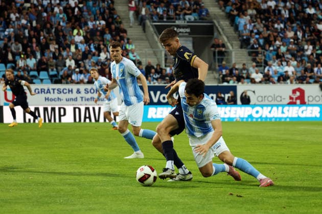 Domenico Alberico 10 in a one-on-one with a Jena player, Chemnitzer FC vs. Carl Zeiss Jena, Matchday 7, 2026–27 Northeast Regional League, Gellertstrasse Stadium, Chemnitz, Saxony, Germany, August 28, 2026, high-risk match, first half
