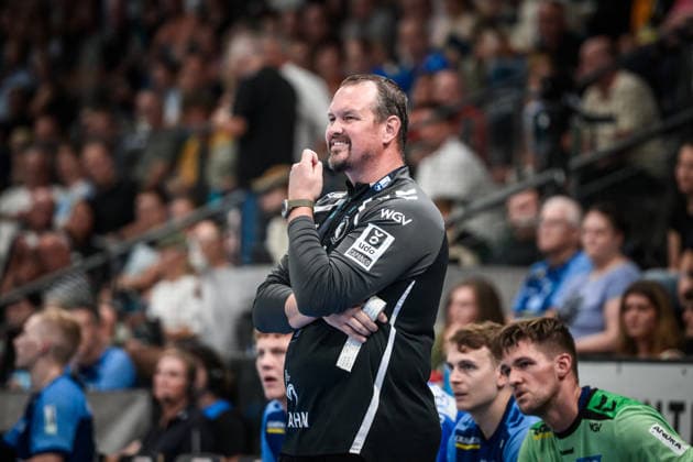 Misha Kaufmann, TVB Stuttgart, Coach, takes a critical look at the court GER, TVB Stuttgart vs. Bergischer HC, Opel HBL, Handball, Bundesliga, Matchday 1, 2026–2027 season, August 28, 2026 GER, TVB Stuttgart vs. Bergischer HC, Opel HBL, Handball, Bundesliga, Matchday 1, 2026–2027 season, August 28, 2026 Stuttgart Copyright: xSandyxDinkelackerx EP_SDR