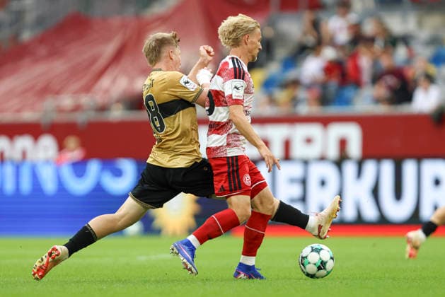 Yanik Spalt of VfB Stuttgart II and Andreas Mueller of Fortuna Düsseldorf battle for the ball during the 3. Liga match between Fortuna Düsseldorf and VfB Stuttgart II at the Merkur Spiel Arena on August 28, 2026, in Düsseldorf, Germany. Photo by Oliver Kaelke, DeFodi Images. Yanik Spalt of VfB Stuttgart II and Andreas Mueller of Fortuna Düsseldorf battle for the ball during the 3. Liga match between Fortuna Düsseldorf and VfB Stuttgart II at Merkur Spiel Arena on August 28, 2026 in Düsseldorf, Germany Photo by Oliver Kaelke, DeFodi Images DFB and DFL regulations prohibit any use of photographs as image sequences and or quasi-video Photo by Oliver Kaelke, DeFodi Images