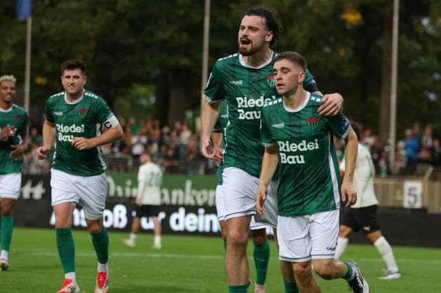 August 28, 2026, Soccer, Men s, 2026–2027 season, Bavarian Regional League, Matchday 6: FC Schweinfurt 05 vs. SpVgg Greuther Fürth II. From left: Pietro Besso (FC Schweinfurt 05, No. 23) and goal scorer Philipp Hack (FC Schweinfurt 05, 07, celebrate the 3–0 victory at the Riedel Bau Arena in Sachs, Stadio Bayern, Lower Franconia, Germany