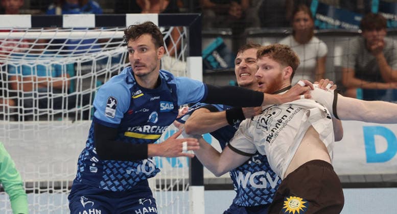 Stuttgart, Opel HBL Handball, TVB Stuttgart vs. Bergischer HC, from left: Philipp Meyer (TVB), Johannes Wasielewski (BHC)