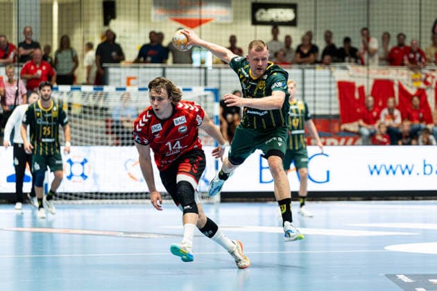 Hamm, Germany, August 28, 2026, 2nd HBL 2026–2027, Matchday 1: ASV Hamm Westfalen vs. VfL Eintracht Hagen. Pictured, from left, in a one-on-one battle: Vincent Kreiselmaier (ASV) and Jan von Boenigk (Hagen). WESTPRESS Arena, North Rhine-Westphalia Copyright: xFotostandx xKruczynskix