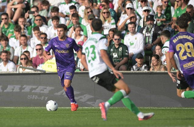 ESP LaLiga EA Sports: Racing Santander vs. Elche CF — Victor Chust of Elche during the LaLiga EA Sports match between Racing Santander and Elche CF, played at Campos de Sport de El Sardinero Stadium in Cantabria on August 28, 2026, in Spain — Spain Soccer Copyright: xAgenciaxLOFx
