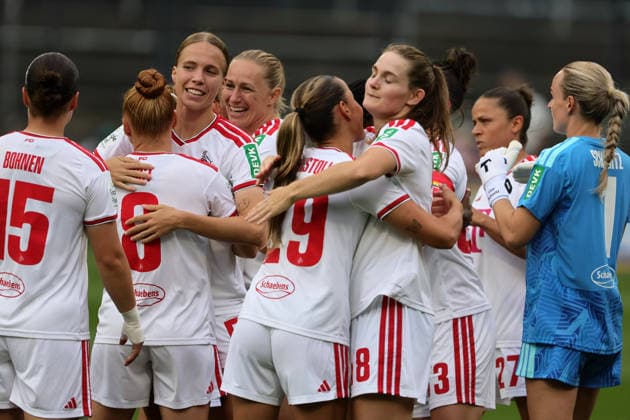 1.FC Köln vs. TSG Hoffenheim, Fussball Frauen, 1. Bundesliga, Abklatschen vor dem Spiel (1. FC Köln), Bild: , 28.08.2026 *** Sport 1: 1 FC Köln vs. TSG Hoffenheim, Women s Soccer, Bundesliga 1, Pre-game high-five between 1 FC Köln players, Photo, August 28, 2026