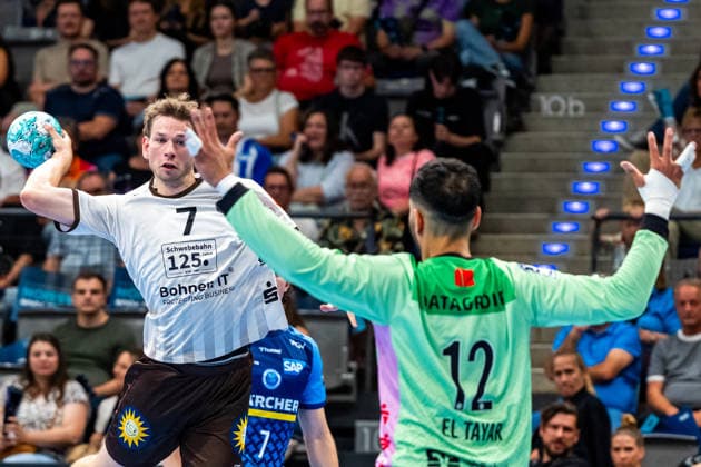 OPEL Handball Bundesliga: TVB Stuttgart vs. Bergischer HC, August 28, 2026, Stuttgart, GERMANY August 28, 2026 Lukas Becher of Bergischer HC, No. 7, faces off against Mohamed Essam Moustafa El Tayer of TVB Stuttgart, No. 12, during the match between TVB Stuttgart and Bergischer HC on Matchday 1 of the OPEL Handball Bundesliga at the Porsche Arena Copyright: xBEAUTIFULxSPORTS Steinx