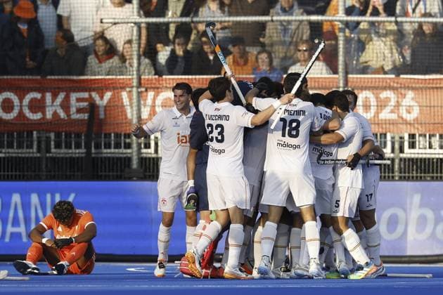 AMSTELVEEN - Terrance Pieters of the Netherlands and the players of Spain react after the final whistle following the conclusion of the Hockey World Cup semi-final between the Netherlands and Spain at the Wagener Stadium. BAS CZERWINSKI ANP xVIxANPxSportx xxANPxIVx 566448389 originalFilename: 566448389.jpg