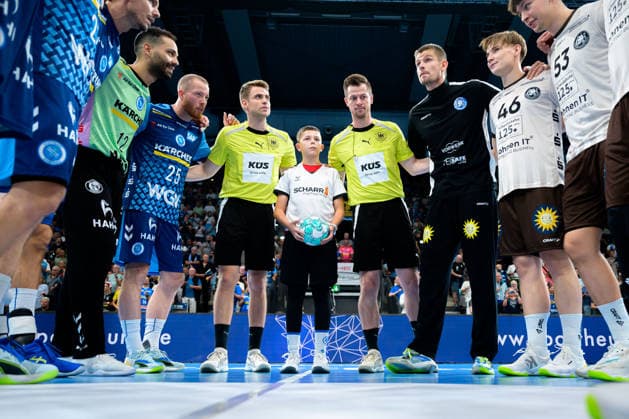 Stuttgart HBL 26 27 TVB Stuttgart Bergischer HC Goalkeeper MMohamed El Tayar Stuttgart, Patrick Zieker, Stuttgart; Referee Lucas Hellbusch; Referee Darnel Jansen; Goalkeeper Christopher Rudeck, Bergischer HC; Julian Fuchs, Bergischer HC; Bittenfeld Porsche Arena, Baden-Württemberg, Germany
