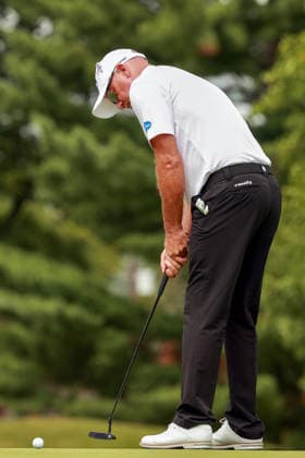 The Ally Challenge GRAND BLANC,MICHIGAN-AUGUST 28: Scott Hend of Australia putts on the first green with his caddie during the first round of The Ally Challenge presented by McLaren at Warwick Hills Golf & Country Club, Grand Blanc, MI, USA Friday, August 28, 2026. Grand Blanc Michigan United States  Copyright: xAmyxLemusx originalFilename:lemus-theallyc260828_np353.jpg