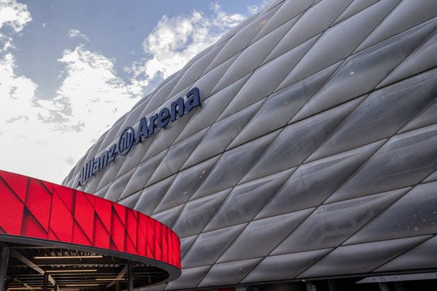 Die Aussenhuelle der Allianz-Arena mit dem Logo des Versicherers GER, FC Bayern Muenchen vs. VfB Stuttgart, Fussball, Bundesliga, 1. Spieltag, Spielzeit 2026 2027, 28.08.2026. (DFL DFB REGULATIONS PROHIBIT ANY USE OF PHOTOGRAPHS as IMAGE SEQUENCES and or QUASI-VIDEO). Foto: HMB Media Heike Feiner *** The exterior of the Allianz Arena featuring the GER insurance company logo, FC Bayern Munich vs. VfB Stuttgart, soccer, Bundesliga, Matchday 1, 2026–2027 season, August 28, 2026 DFL DFB REGULATIONS PROHIBIT ANY USE OF PHOTOGRAPHS as IMAGE SEQUENCES and or QUASI-VIDEO Photo: HMB Media, Heike Feiner Copyright: HMBxMedia HeikexFeiner