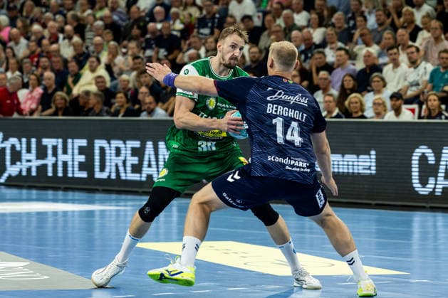 Opel HBL SG Flensburg Handewitt vs. ThSV Eisenach, August 28, 2026, Dominik Solak No. 30, ThSV Eisenach vs. Emil Siersbaek Bergholt No. 14, SG Flensburg Handewitt Opel HBL SG Flensburg Handewitt vs. ThSV Eisenach, GGW Arena on August 28, 2026 Copyright: xBEAUTIFULxSPORTS MarioxM.xKobergx