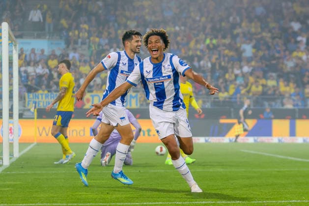 28.08.2026, xtgx Fussball - 2.Bundesliga Eintracht Braunschweig - Hertha BSC Berlin emspor, v.l. Jubel nach dem 2:5 durchb Oluwaseun Adewumi (Hertha, 19) (DFL DFB REGULATIONS PROHIBIT ANY USE OF PHOTOGRAPHS as IMAGE SEQUENCES and or QUASI-VIDEO) Braunschweig *** August 28, 2026, xtgx Soccer 2. Bundesliga Eintracht Braunschweig Hertha BSC Berlin emspor, from left: Celebrations after Oluwaseun Adewumi’s 2-5 goal for Hertha, 19 DFL DFB REGULATIONS PROHIBIT ANY USE OF PHOTOGRAPHS AS IMAGE SEQUENCES AND OR QUASI-VIDEO Braunschweig