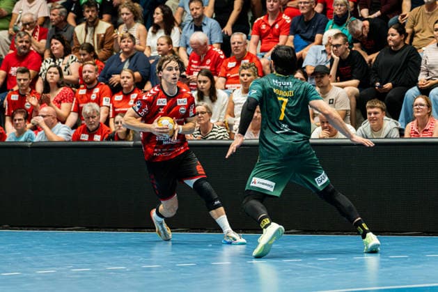 Hamm, Germany, August 28, 2026, 2nd HBL 2026–2027, Match 1: ASV Hamm Westfalen vs. VfL Eintracht Hagen. Pictured, from left, in a one-on-one battle: Vincent Kreiselmaier (ASV) and Pouya Norouzinezhad (Hagen). WESTPRESS Arena, North Rhine-Westphalia Copyright: xFotostandx xKruczynskix
