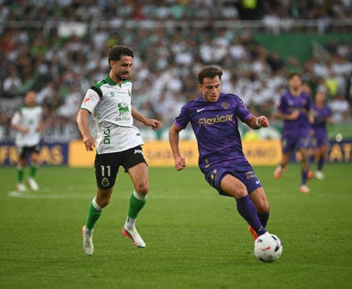 ESP LaLiga EA Sports: Racing Santander vs. Elche CF — Andrés Martín of Racing and Germán Valera of Elche during the LaLiga EA Sports match between Racing Santander and Elche CF, played at Campos de Sport de El Sardinero Stadium in Cantabria on August 28, 2026, in Spain — Spain Soccer Copyright: xAgenciaxLOFx