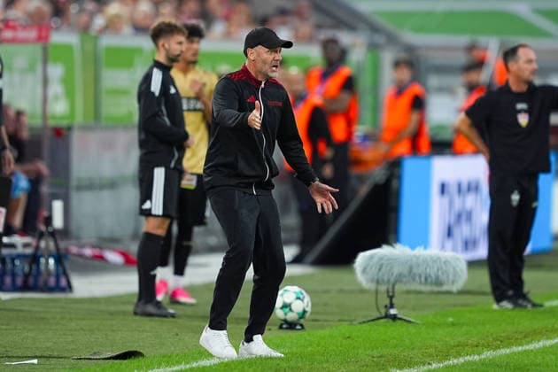 August 28, 2026, xydrx, Soccer, 3rd Division, Fortuna Düsseldorf vs. VfB Stuttgart II, 2026–2027 season, Merkur Spiel Arena: Alexander Ende, head coach of Fortuna Düsseldorf, gesturing. DFB regulations prohibit any use of photographs as image sequences and or quasi-video. Copyright: HMBxMedia YannisxDreimann