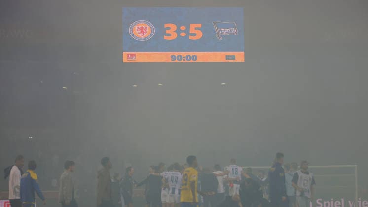 Braunschweig vs Hertha BSC, 2. BL Braunschweig, 28.08.2026, Fußball, Herren, 2. BL, Saison 2026 2027, Eintracht Braunschweig vs. Hertha BSC Berlin: Info-Tafel mir Endergebnis (DFL DFB REGULATIONS PROHIBIT ANY USE OF PHOTOGRAPHS as IMAGE SEQUENCES and or QUASI-VIDEO) Stadion an der Hamburger Straße Niedersachsen Deutschland *** Braunschweig vs. Hertha BSC, 2nd Bundesliga Braunschweig, August 28, 2026, Soccer, Men s, 2nd Bundesliga, 2026–2027 Season, Eintracht Braunschweig vs. Hertha BSC Berlin Scoreboard with Final Score DFL DFB REGULATIONS PROHIBIT ANY USE OF PHOTOGRAPHS as IMAGE SEQUENCES and or QUASI-VIDEO Stadion an der Hamburger Straße Lower Saxony, Germany