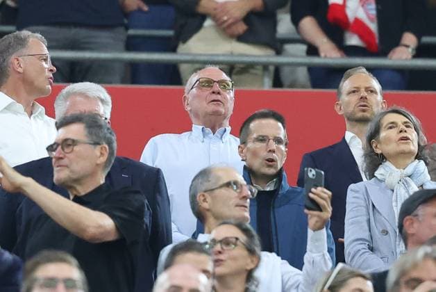 Aufsichtsratsmitglied und Ehrenpraesident Uli Hoeness (FC Bayern Muenchen), Vorstand Marketing Rouven Kasper (FC Bayern Muenchen), FC Bayern Muenchen vs. VfB Stuttgart, Fussball, 1. Bundesliga, 1. Spieltag, 28.08.2026 DFL DFB regulations prohibit any use of photographs as image sequences and or quasi-video Muenchen Bayern Deutschland *** Uli Hoeness, Member of the Supervisory Board and Honorary President of FC Bayern Munich; Rouven Kasper, Executive Board Member for Marketing at FC Bayern Munich; FC Bayern Munich vs. VfB Stuttgart, Soccer, Bundesliga 1, Matchday 1, August 28, 2026. DFL and DFB regulations prohibit any use of photographs as image sequences and or quasi-video. Munich, Bayern, Germany Copyright: xkolbert-press ChristianxKolbertx