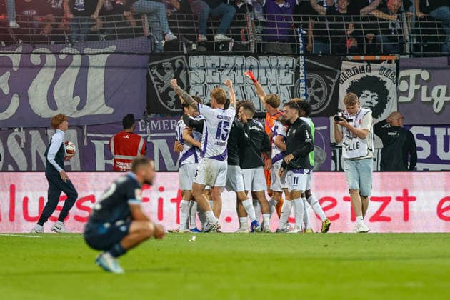28.08.2026, GER, Fussball, Herren, 2. Bundesligal, Saison 2026 2027,VfL Bochum - VfL Osnabrück die Mannschaft vom VfL Osnabrück Schlussjubel, jubelt nach dem Sieg Bochum vonovia-Ruhrstadion Nordrhein-Westfalen Deutschland *** August 28, 2026, GER, Soccer, Men s, 2. Bundesliga, 2026–2027 season, VfL Bochum vs. VfL Osnabrück; the VfL Osnabrück team celebrates at the final whistle, cheering after their victory over Bochum at the vonovia Ruhrstadion in North Rhine-Westphalia, Germany Copyright: xAdrianxSchlüterx