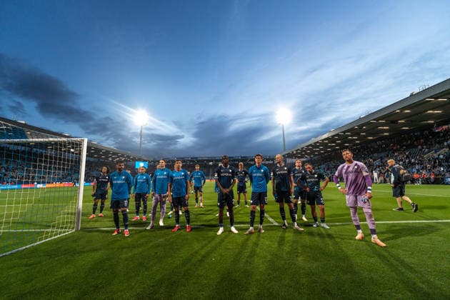 Deutschland: 2. Bundesliga 2026 2027 3. Spieltag, VfL Bochum vs. VfL Osnabrück Freitag, 28.08.2026 Vonovia Ruhr Stadion, Nordrhein-Westfalen. Mannschaft Frust Ärger Emotionen Traurig nach Niederlage vor den Fans *** Germany 2. Bundesliga 2026–2027, Matchday 3: VfL Bochum vs. VfL Osnabrück, Friday, August 28, 2026, Vonovia Ruhr Stadium, North Rhine-Westphalia. Team: Frustration, Anger, Emotions, Sadness after a loss in front of the fans Copyright: xCelinaxLeiersx