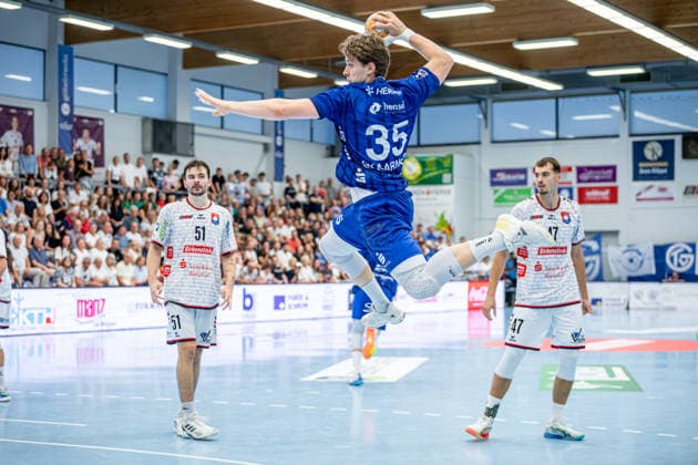 2 HBL TV Hüttenberg vs. TV Großwallstadt, August 28, 1926 Axel Skaarnaes, TV Großwallstadt, 35, Danil Dyatlov, TV Hüttenberg, 47, Hendrik Schreiber, TV Hüttenberg, 51 2nd HBL: TV Hüttenberg vs. TV Großwallstadt, Hüttenberg, August 26, 2028 Copyright: xBEAUTIFULxSPORTS Roeczeyx