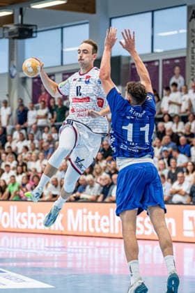 2 HBL TV Hüttenberg vs. TV Großwallstadt, August 28, 2026 Paul Ohl (TV Hüttenberg), 10, Ole Klimpke (TV Großwallstadt), 11 2 HBL TV Hüttenberg vs. TV Großwallstadt Hüttenberg, August 28, 2026 Copyright: xBEAUTIFULxSPORTS Roeczeyx