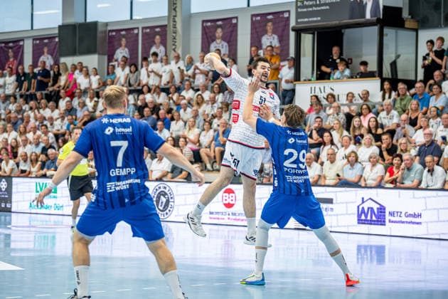 2 HBL TV Hüttenberg vs. TV Großwallstadt, August 28, 26 Hendrik Schreiber, TV Hüttenberg, 51, Johan Rohwer, TV Großwallstadt, 29, Patrick Gempp, TV Großwallstadt, 7 2 HBL TV Hüttenberg vs. TV Großwallstadt, Hüttenberg, August 26, 2028 Copyright: xBEAUTIFULxSPORTS Roeczeyx