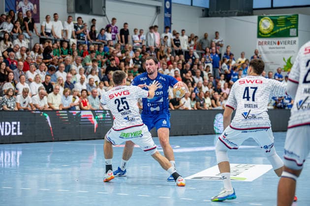 2 HBL TV Hüttenberg vs. TV Großwallstadt, August 28, 26 Jannek Klein, TV Großwallstadt, 14, Torsten Anselm, TV Hüttenberg, 25, Danil Dyatlov TV Hüttenberg, 47 2nd HBL TV Hüttenberg vs. TV Großwallstadt Hüttenberg, August 28, 2026 Copyright: xBEAUTIFULxSPORTS Roeczeyx