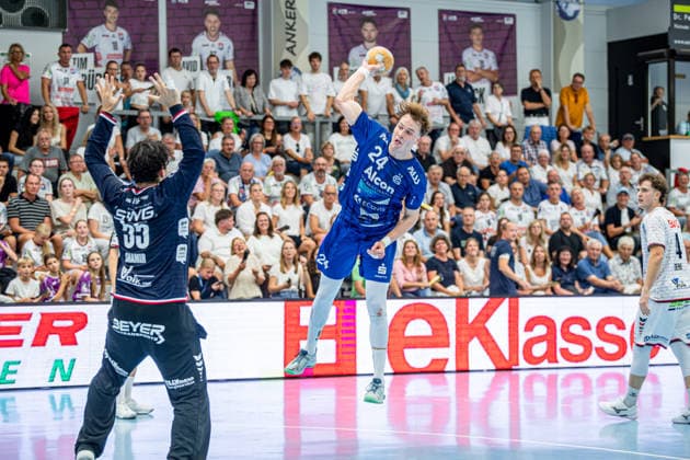 2 HBL TV Hüttenberg vs. TV Großwallstadt, August 26, 2028 Connar Battermann (TV Großwallstadt), 24, Yahav Shamir (TV Hüttenberg), 55 2 HBL TV Hüttenberg vs. TV Großwallstadt Hüttenberg, August 26, 2028 Copyright: xBEAUTIFULxSPORTS Roeczeyx