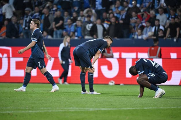 Christian Rasmussen (VfL Bochum), Karol Mets (VfL Bochum), Mansour Ouro-Tagba (VfL Bochum), v.li., nach dem Abpfiff 28.08.2026, Fussball 2. Bundesliga, Saison 2026 2027, 3. Spieltag, VfL Bochum - VfL Osnabrück DFL regulations prohibit any use of photographs as image sequences and or quasi-video Bochum Vonovia Ruhrstadion Nordrhein Westfalen Deutschland *** Christian Rasmussen, VfL Bochum; Karol Mets, VfL Bochum; Mansour Ouro Tagba, VfL Bochum; from left, after the final whistle on August 28, 2026; soccer, 2. Bundesliga, 2026–2027 season; Matchday 3, VfL Bochum vs. VfL Osnabrück. DFL regulations prohibit any use of photographs as image sequences and or quasi-video. Bochum, Vonovia Ruhrstadion, North Rhine-Westphalia, Germany Team2