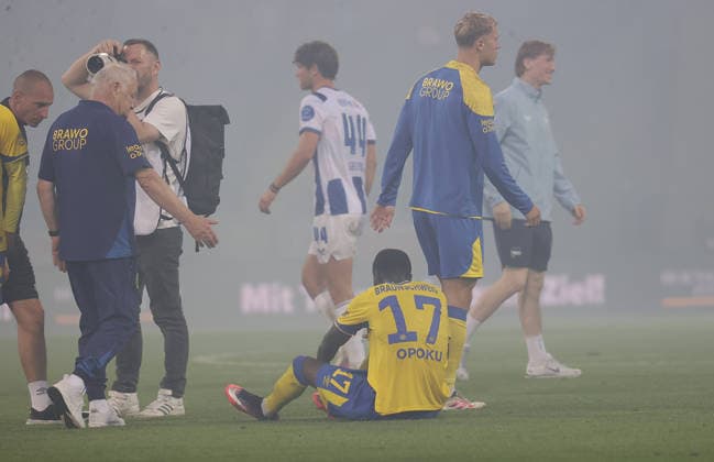 Aaron Opoku (Eintracht Braunschweig) enttaeuscht Fussball, Herren, Saison 2026 2027 2.BL, Eintracht Stadion, Eintracht Braunschweig gegen Hertha BSC Berlin, 3-5 DFL REGULATIONS PROHIBIT ANY USE OF PHOTOGRAPHS AS IMAGE SEQUENCES AND OR QUASI-VIDEO. *** Aaron Opoku: Eintracht Braunschweig Disappoints — Soccer, Men s, 2026–2027 Season, 2nd Bundesliga, Eintracht Stadium, Eintracht Braunschweig vs. Hertha BSC Berlin, 3–5 DFL regulations prohibit any use of photographs as image sequences and or quasi-video