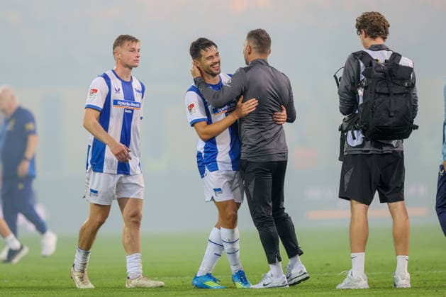 28.08.2026, xtgx Fussball - 2.Bundesliga Eintracht Braunschweig - Hertha BSC Berlin emspor, v.l. Josip Brekalo (Hertha, 7) und Stefan Leitl (Hertha, Trainer) Jubel ueber den Sieg, Jubel nach Spielende (DFL DFB REGULATIONS PROHIBIT ANY USE OF PHOTOGRAPHS as IMAGE SEQUENCES and or QUASI-VIDEO) Braunschweig *** August 28, 2026, xtgx Soccer, 2. Bundesliga, Eintracht Braunschweig vs. Hertha BSC Berlin, emspor; from left: Josip Brekalo (Hertha), 7, and Stefan Leitl (Hertha), coach celebrating the victory, Celebrations after the final whistle. DFL and DFB regulations prohibit any use of photographs as image sequences and or quasi-video. Braunschweig