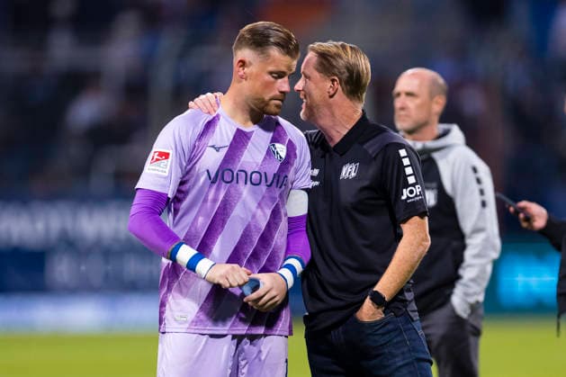 28.08.2026, Fussball, 3. Spieltag der 2. Bundesliga, VfL Bochum 1848 - VfL Osnabrück. v. l. Trainer Uwe Rösler (VfL Bochum 1848) spricht mit Trainer Timo Schultz (VfL Osnabrück). Bochum Vonovia Ruhrstadion NRW Deutschland xRHR-FOTO DEx *** August 28, 2026, Soccer, Matchday 3 of the 2. Bundesliga, VfL Bochum 1848 vs. VfL Osnabrück: VfL Bochum 1848 coach Uwe Rösler speaks with VfL Osnabrück coach Timo Schultz in Bochum at the Vonovia Ruhrstadion, North Rhine-Westphalia, Germany xRHR PHOTO DEx Copyright: DennisxEwert RHR-FOTOx RHR-FOTO DE