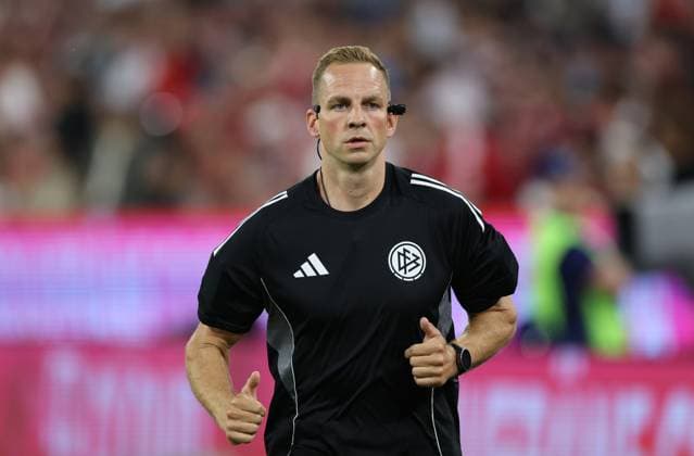 28.08.2026, GER, Fussball, Herren, 1. Bundesliga, Saison 2026 2027, 1. Spieltag, FC Bayern München vs. VfB Stuttgart Einzelaktion Aktion Ganze Figur Einzeln Freisteller Schiedsrichter Sören Storks Soeren Storks DFB DFL regulations prohibit any use of photographs as image sequences and or quasi-video München Allianz Arena Bayern Deutschland *** August 28, 2026, GER, Soccer, Men s, 1. Bundesliga, 2026–2027 Season, Matchday 1, FC Bayern Munich vs. VfB Stuttgart, Individual Action, Full-Body Shot, Isolated Figure, Referee Sören Storks, Soeren Storks, DFB, DFL regulations prohibit any use of photographs as image sequences and or quasi-video, Munich, Allianz Arena, Bayern, Germany Copyright: xNordphoto Schneiderx