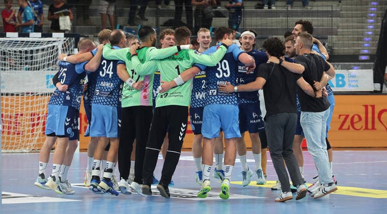 Stuttgart , Handball Opel-HBL , TVB Stuttgart vs. Bergischer HC , Jubel TVB Stuttgart *** Stuttgart, Opel HBL Handball, TVB Stuttgart vs. Bergischer HC, TVB Stuttgart Celebrates