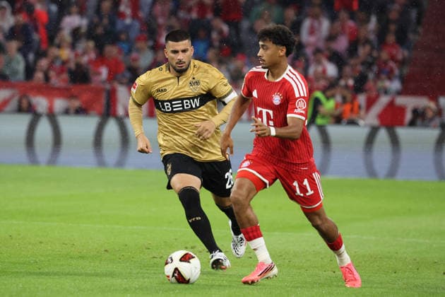 28.08.26 FC Bayern München - VfB Stuttgart Deutschland, München, 28.08.2026, Fussball, Bundesliga, Saison 2026 2027, FC Bayern München - VfB Stuttgart: Deniz Undav, links, VfB, Nathan iel Brown, Bayern, rechts. *** August 28, 2026 FC Bayern Munich vs. VfB Stuttgart Germany, Munich, August 28, 2026, Soccer, Bundesliga, 2026–2027 Season, FC Bayern Munich vs. VfB Stuttgart Deniz Undav, left, VfB, Nathan Iel Brown, Bayern, right