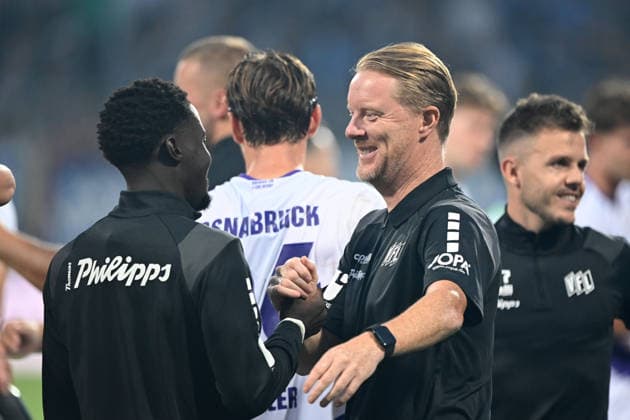 Schlussjubel, Jubel, jubeln, Freude, cheers, Trainer Timo SCHULTZ (VfL Osnabrueck) dankt dem Torschuetzen Ismail BADJIE (VfL Osnabrueck) Fussball 2. Bundesliga, 3. Spieltag, VfL Bochum (BO) - VfL Osnabrueck (OS) 0-1 am 28.08.2026 im Vonovia Ruhrstadion Bochum Deutschland. DFL regulations prohibit any use of photographs as image sequences and or quasi-video Â *** Final celebration, cheers, celebrating, joy, Coach Timo SCHULTZ of VfL Osnabrück thanks goal scorer Ismail BADJIE of VfL Osnabrück. Soccer, 2. Bundesliga, Matchday 3, VfL Bochum (BO) vs. VfL Osnabrück (OS) 0–1 on August 28, 2026, at the Vonovia Ruhrstadion in Bochum, Germany. DFL regulations prohibit any use of photographs as image sequences and or quasi-video. Â