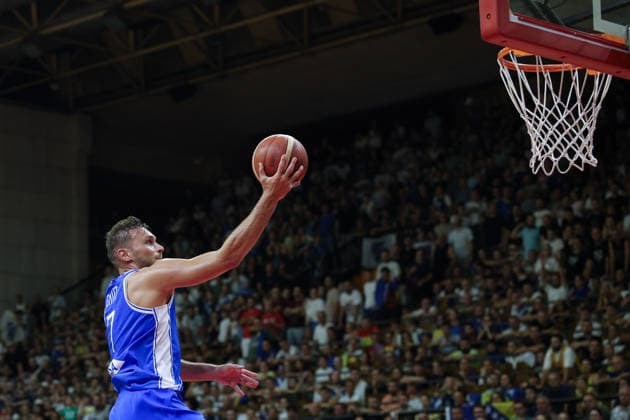 IPA87873067 - Stefano Tonut of Italy is in action during the FIBA Basketball World Cup 2027 Group J European Qualifiers game between Bosnia and Herzegovina and Italy at SKPC Mejdan on August 28, 2026, in Tuzla, Bosnia and Herzegovina, during the Bosnia and Herzegovina vs. Italy match—Second Round · Group J - WCQ’27, FIBA World Cup in , , August 28, 2026  Copyright: x(c)xAlbertoxCavallaro SportReporter IPAxSportx xx 87873067