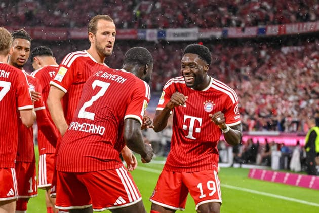 Dayot Upamecano (FC Bayern Muenchen) Torjubel, jubelt mit seiner Mannschaft nach treffer zum 1:0 waehrend des spiels der 1. Bundesliga zwischen FC Bayern Muenchen und VfB Stuttgart, Allianz Arena am 28. August 2026 in Muenchen, Deutschland. (Foto von Harry Langer DeFodi Images) +++ Dayot Upamecano (FC Bayern Muenchen) celebrates after scoring his team s first goal with teammates during the Bundesliga match between FC Bayern Muenchen and VfB Stuttgart at Allianz Arena on August 28, 2026 in Munich, Germany. (Photo by Harry Langer DeFodi Images) DFB DFL REGULATIONS PROHIBIT ANY USE OF PHOTOGRAPHS AS IMAGE SEQUENCES AND OR QUASI-VIDEO. (Photo by Harry Langer DeFodi Images) DFB DFL REGULATIONS PROHIBIT ANY USE OF PHOTOGRAPHS AS IMAGE SEQUENCES AND OR QUASI-VIDEO. - *** Dayot Upamecano of FC Bayern Munich celebrates a goal with his teammates after scoring the 1-0 goal during the Bundesliga 1 match between FC Bayern Munich and VfB Stuttgart, at Allianz Arena on August 28, 2026, in Munich, Germany. Photo by Harry Langer, DeFodi Images. Dayot Upamecano of FC Bayern Munich celebrates with his teammates after scoring his team’s first goal during the Bundesliga match between FC Bayern Munich and VfB Stuttgart at Allianz Arena on August 28, 2026 in Munich, Germany. Photo by Harry Langer, DeFodi Images. DFB and DFL regulations prohibit any use of photographs as image sequences and or quasi-video. Photo by Harry Langer, DeFodi Images. DFB and DFL regulations prohibit any use of photographs as imSEQUENCES AND OR QUASI-VIDEO