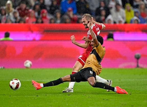 28.08.2026, Fussball Bundesliga 2026 2027, 1.Spieltag, FC Bayern München - VfB Stuttgart, in der Allianz-Arena München, v.l. Tiago Tomas (Stuttgart) gegen Konrad Laimer (FC Bayern München) ***DFL and DFB regulations prohibit any use of photographs as image sequences and or quasi-video.*** *** August 28, 2026, 2026–2027 Bundesliga, Matchday 1, FC Bayern Munich vs. VfB Stuttgart, at the Allianz Arena in Munich, from left: Tiago Tomas (Stuttgart) vs. Konrad Laimer (FC Bayern Munich) ***DFL and DFB regulations prohibit any use of photographs as image sequences and or quasi-video***