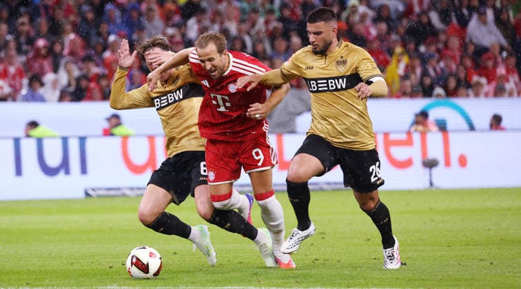 2026.08.28, Deutschland, Bayern Fußball FC Bayern München vs. VfB Stuttgart, v.l. Angelo Stiller (VfB), Harry Kane (Bayern), Deniz Undav (VfB) Gemäß den Vorgaben der DFL Deutsche Fußball Liga ist es untersagt, in dem Stadion und oder vom Spiel angefertigte Fotoaufnahmen in Form von Sequenzbildern und oder videoähnlichen Fotostrecken zu verwerten bzw. verwerten zu lassen. DFL, DFB regulations prohibit any use of photographs as image sequences and or quasi-video. *** August 28, 2026, Germany, Bavaria: Soccer – FC Bayern Munich vs. VfB Stuttgart; from left: Angelo Stiller (VfB), Harry Kane (Bayern), Deniz Undav (VfB). In accordance with the regulations of the DFL (German Soccer League), it is prohibited to use or allow the use of photographs taken in the stadium and or during the game in the form of image sequences and or video-like photo galleries. DFL, DFB regulations prohibit any use of photographs as image sequences and or quasi-video content