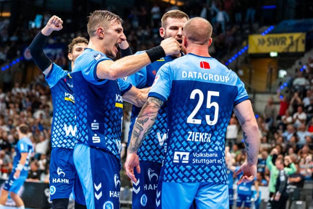 OPEL Handball Bundesliga: TVB Stuttgart vs. Bergischer HC, August 28, 2026, Stuttgart, GERMANY. August 28, 2026. Patrick Zieker (TVB Stuttgart), 25 Samuel Röthlisberger of TVB Stuttgart, 17, and Simone Mengon of TVB Stuttgart, 15, celebrate a goal during the match between TVB Stuttgart and Bergischer HC on Matchday 1 of the OPEL Handball Bundesliga at the Porsche Arena Copyright: xBEAUTIFULxSPORTS Steinx