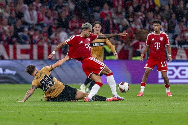 Kampf um den Ball Zweikampf zwischen Finn Jeltsch (VfB Stuttgart, 29) und Luis Diaz (FC Bayern Muenchen, 14) GER, FC Bayern Muenchen vs. VfB Stuttgart, Fussball, Bundesliga, 1. Spieltag, Spielzeit 2026 2027, 28.08.2026. (DFL DFB REGULATIONS PROHIBIT ANY USE OF PHOTOGRAPHS as IMAGE SEQUENCES and or QUASI-VIDEO). Foto: HMB Media Heike Feiner *** Battle for the Ball: Tackle between Finn Jeltsch (VfB Stuttgart, 29) and Luis Diaz (FC Bayern Munich, 14) GER, FC Bayern Munich vs. VfB Stuttgart, Soccer, Bundesliga, Matchday 1, 2026–2027 Season, August 28, 2026 DFL DFB regulations prohibit any use of photographs as image sequences and or quasi-video. Photo: HMB Media, Heike Feiner Copyright: HMBxMedia HeikexFeiner