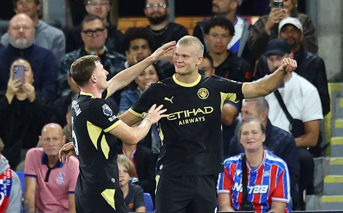 Erling Haaland of Manchester City celebrates scoring the opening goal with team-mate Elliot Anderson of Manchester City Crystal Palace v Manchester City, Premier League Football, Football, Selhurst Park, London, UK - 28 Aug 2026London Selhurst Park United Kingdom EDITORIAL USE ONLY No use with unauthorised audio, video, data, fixture lists, club league logos or live services. Online in-match use limited to 120 images, no video emulation. No use in betting, games or single club league player publications.  Copyright: xMichaelxZemanek Shutterstockx 17118951ae