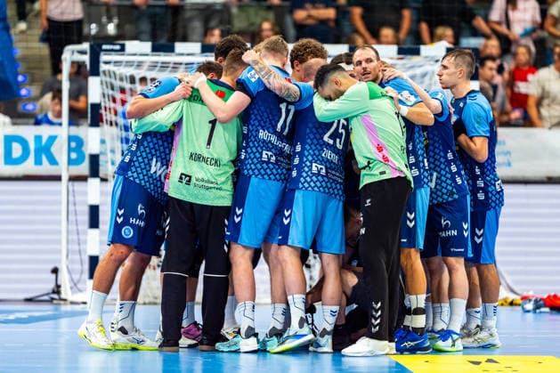 OPEL Handball Bundesliga: TVB Stuttgart vs. Bergischer HC, August 28, 2026, Stuttgart, GERMANY August 28, 2026 The TVB Stuttgart team after their 30–29 victory during the match between TVB Stuttgart and Bergischer HC on Matchday 1 of the OPEL Handball Bundesliga at the Porsche Arena Copyright: xBEAUTIFULxSPORTS Steinx